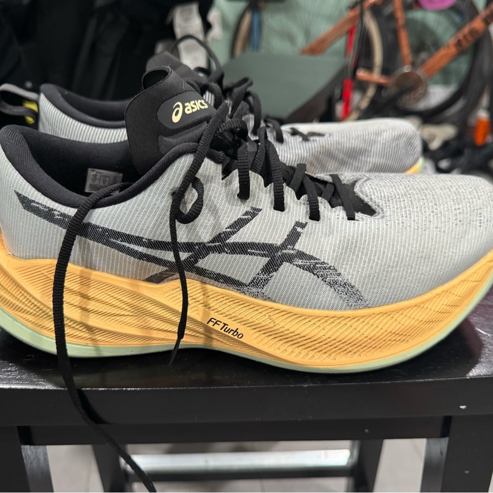 ASICS Superblast Men's Gray and Yellow Athletic Shoes
